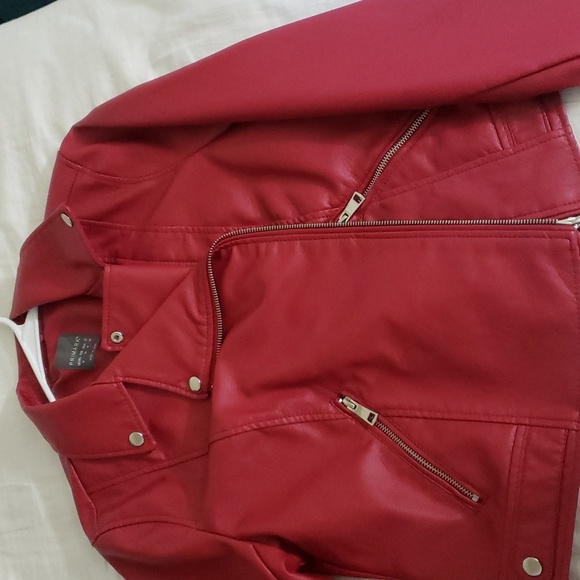 Red faux leather jacket from primark fits like a medium size - Picture 3 of 14